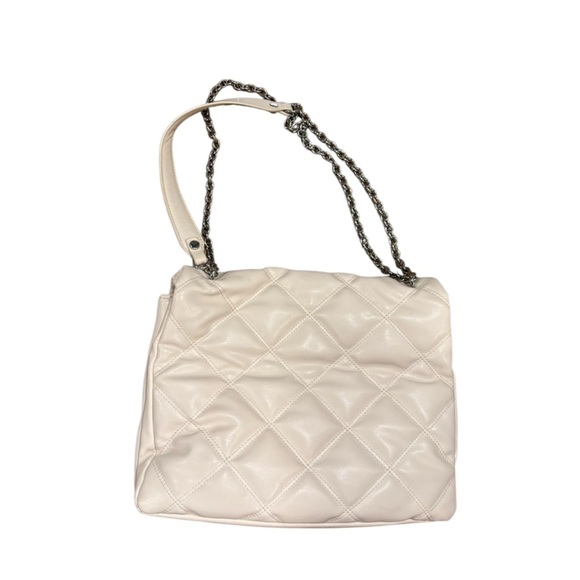 H and M White Quilted Flap Bag with Crossbody or Shoulder Silver Chain 12x10 - Picture 4 of 5